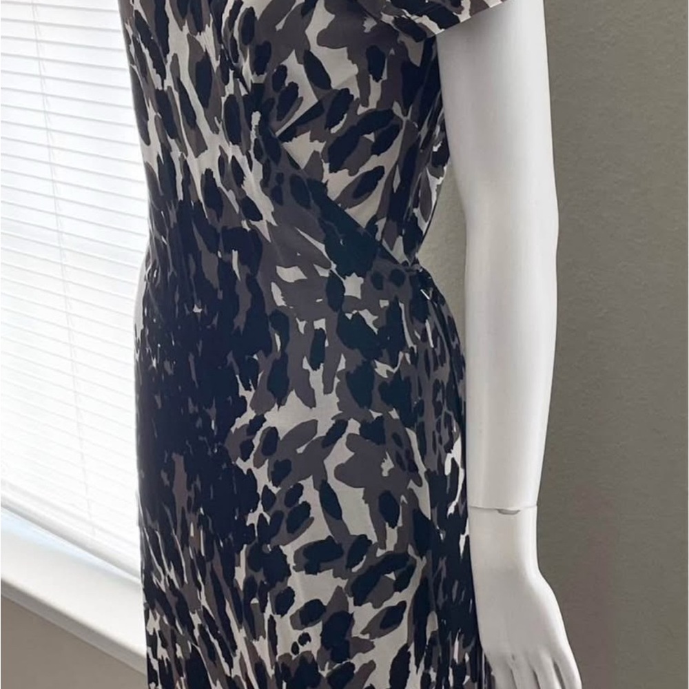 Banana Republic Elegant Black and Cream Patterned Dress (L) - Picture 6 of 12